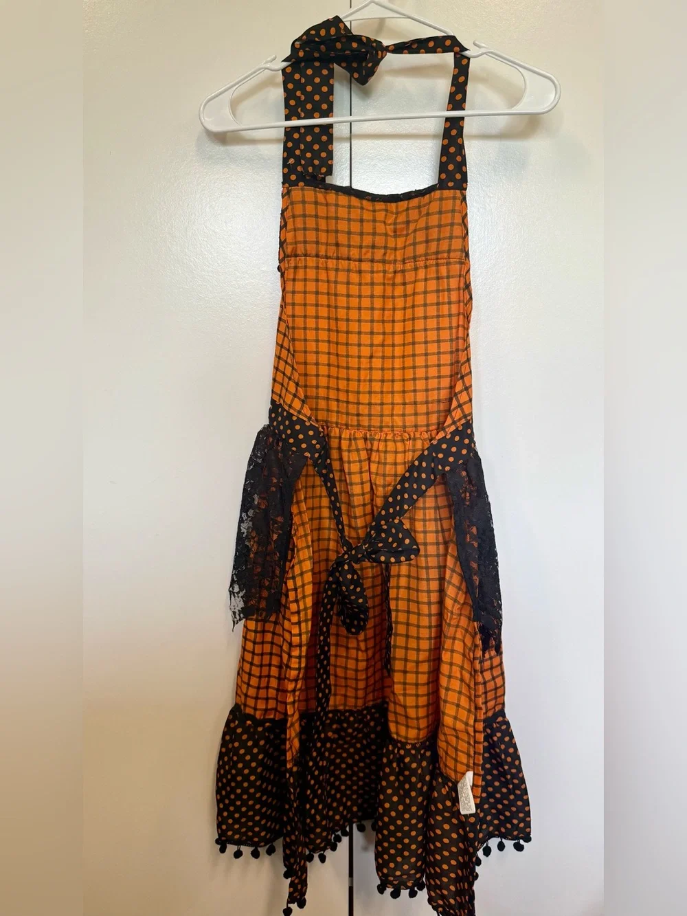 NEW Pier 1 Orange and Black fall Halloween apron - craft shows or kitchen.